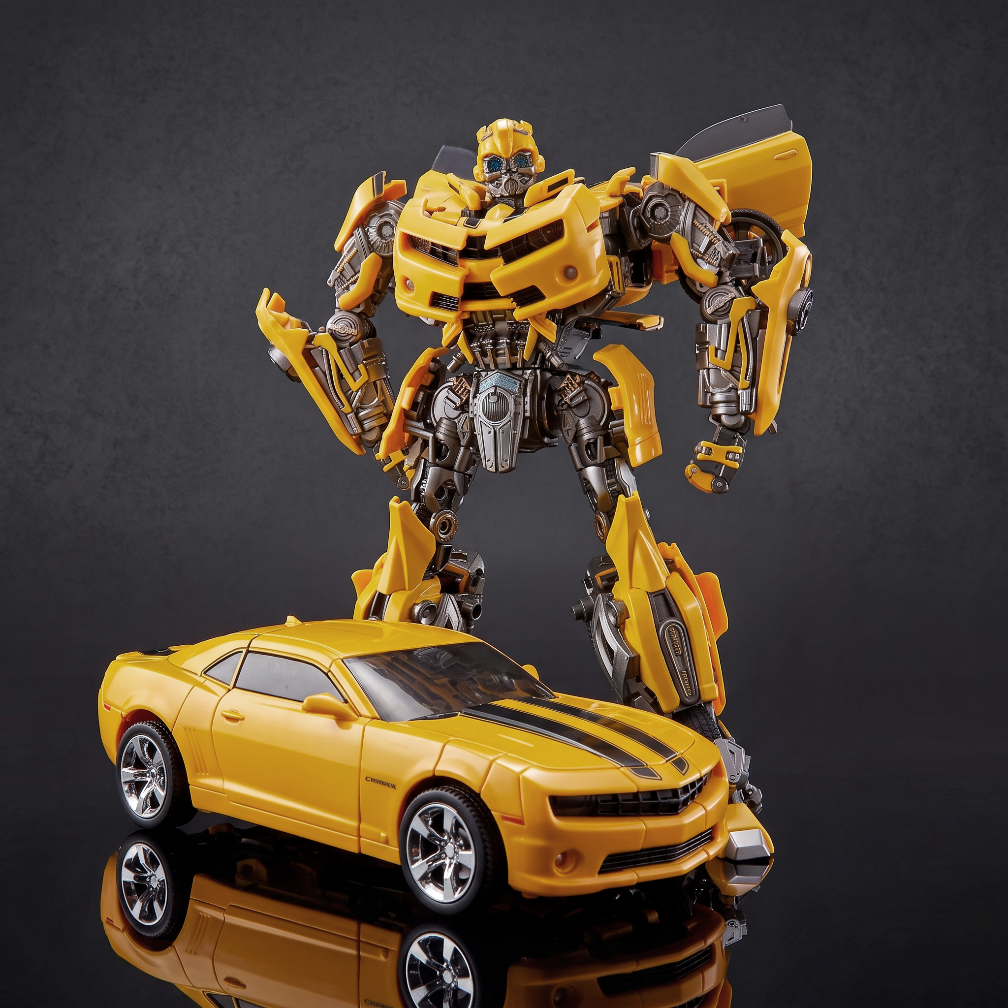 TRANSFORMERS - Bumblebee - Hornet Knight - 30cm