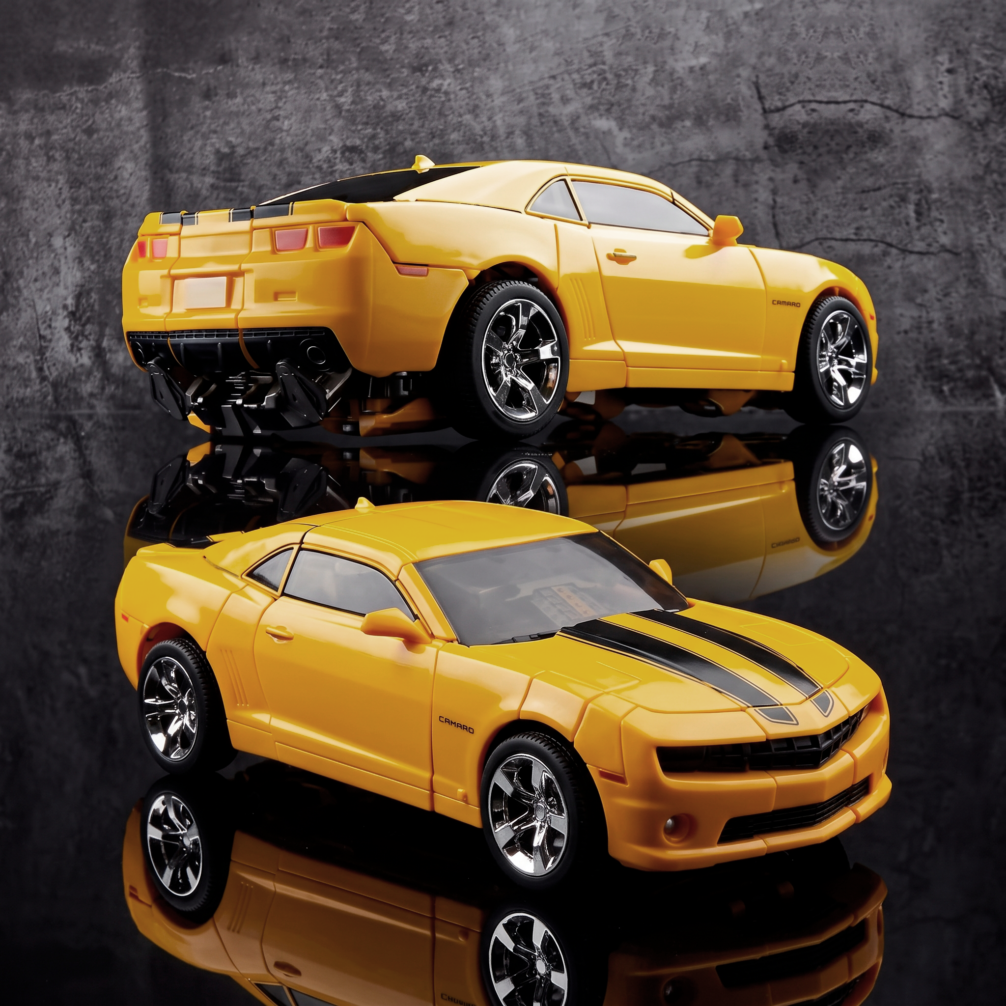 TRANSFORMERS - Bumblebee - Hornet Knight - 30cm