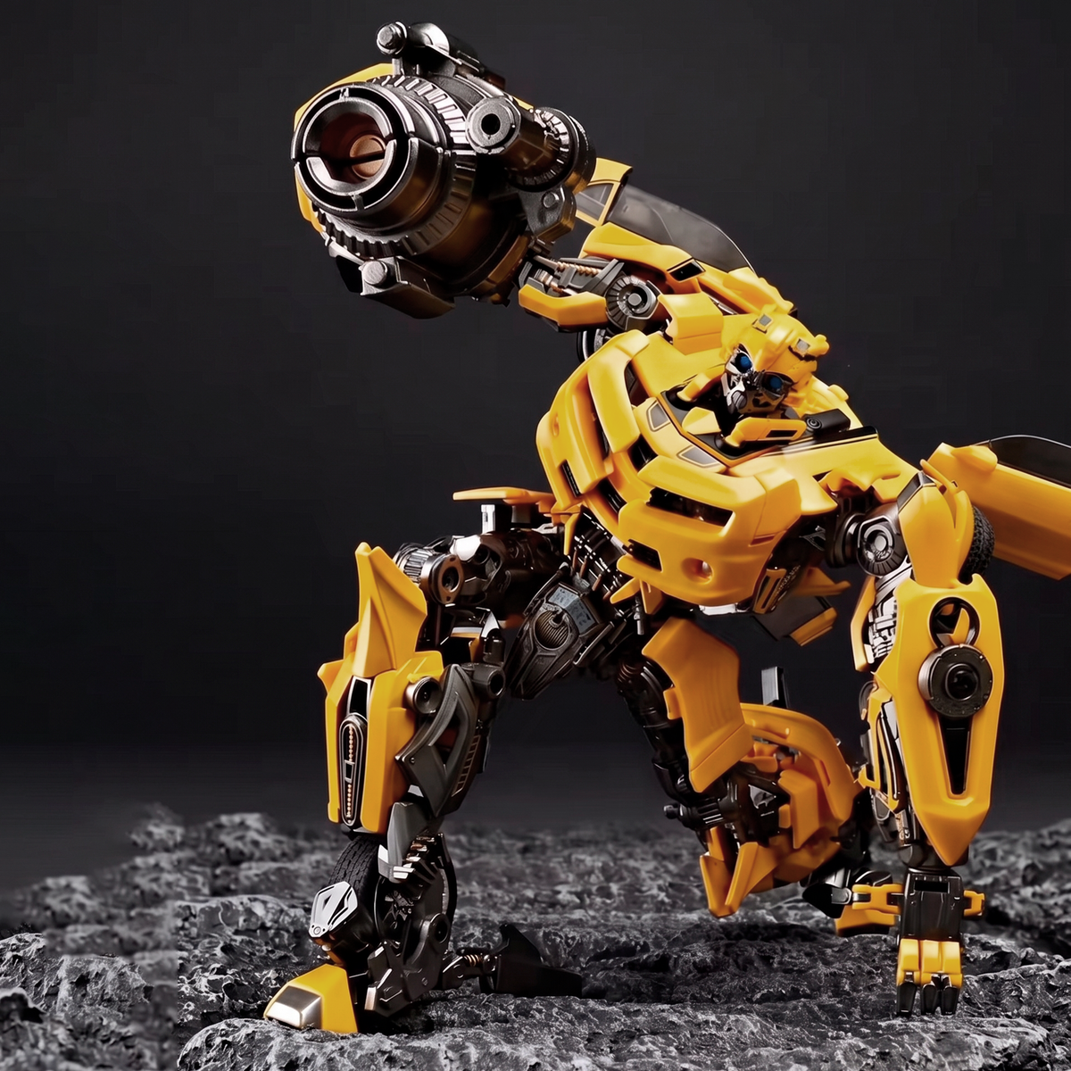 TRANSFORMERS - Bumblebee - Hornet Knight - 30cm